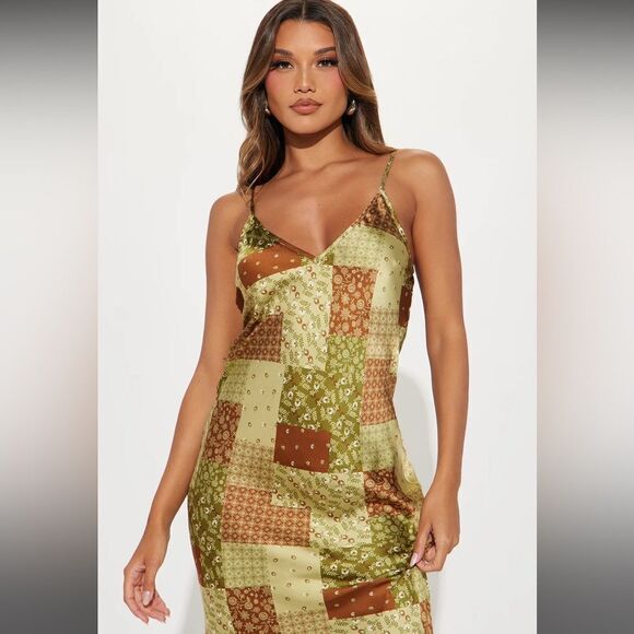 NWT Fashion Nova Lisa Floral Satin Midi/Maxi Dress Green Combo- Size Medium - Picture 2 of 3